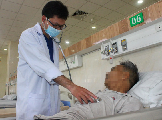 Bệnh nhân khám cấp cứu tại Bệnh viện đại học y dược Shing Mark