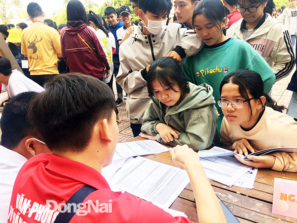 Học phí đại học là mối quan tâm hàng đầu của học sinh huyện Định Quán