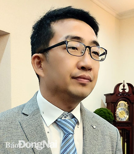 Ông Lee Jeong Man, Trưởng Văn phòng đại diện tỉnh Gyeongnam tại TP.Hồ Chí Minh. 