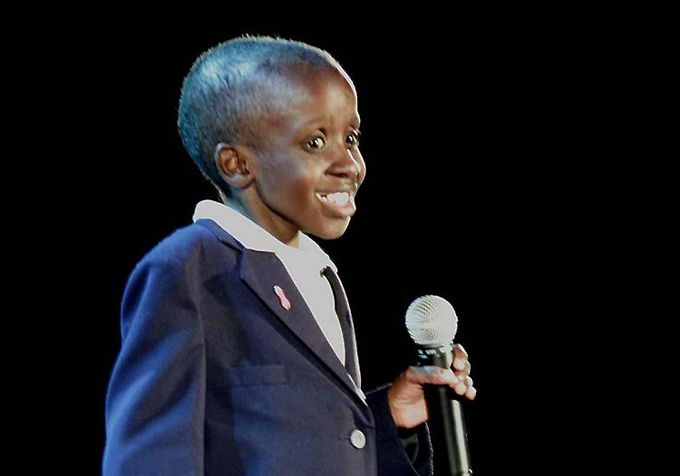 Nkosi Johnson phát biểu trong Hội nghị quốc tế về AIDS năm 2000. Ảnh: The Citizen