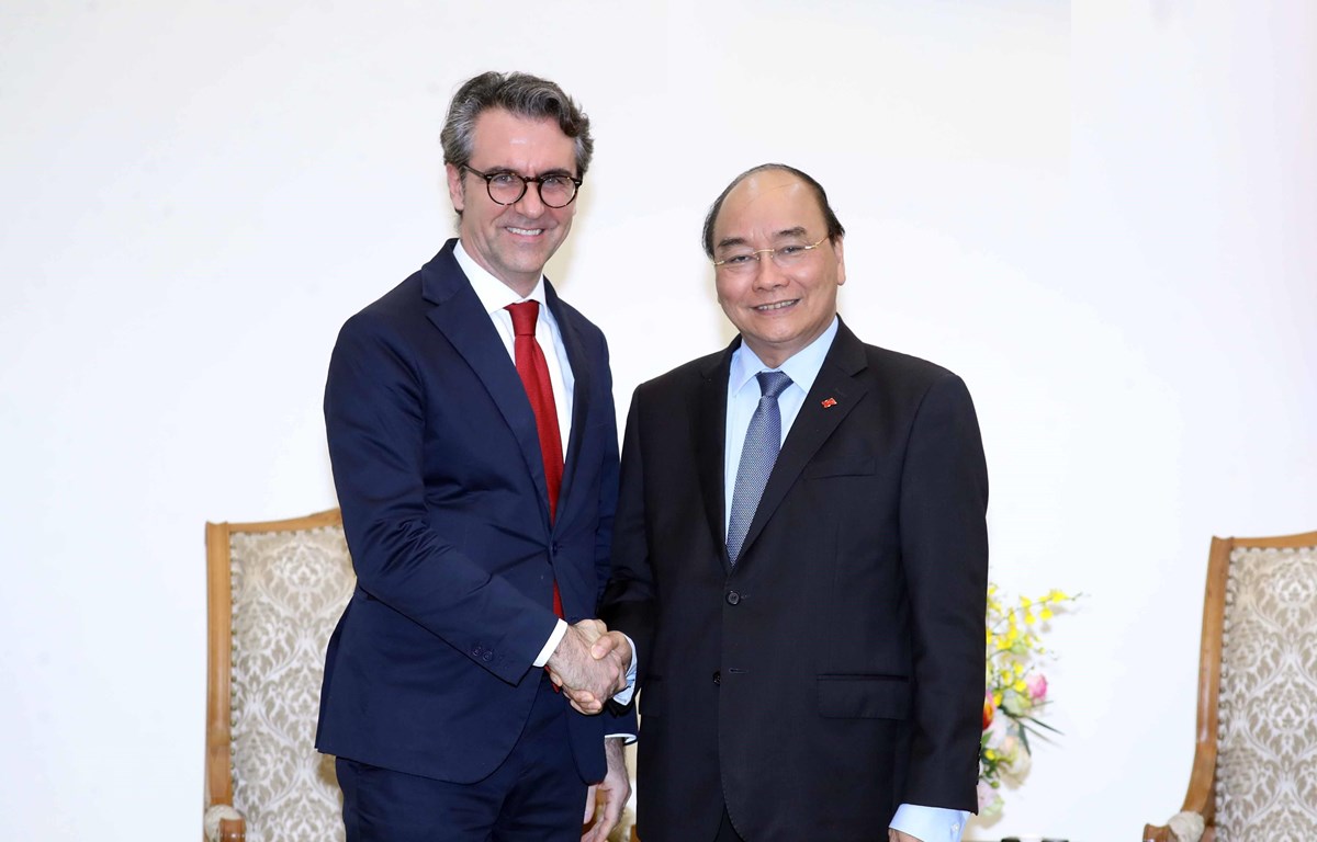 Thủ tướng Nguyễn Xuân Phúc tiếp Đại sứ, Trưởng Phái đoàn Liên minh châu Âu tại Việt Nam Pier Giorgio Alibert. (Ảnh: Thống Nhất/TTXVN)