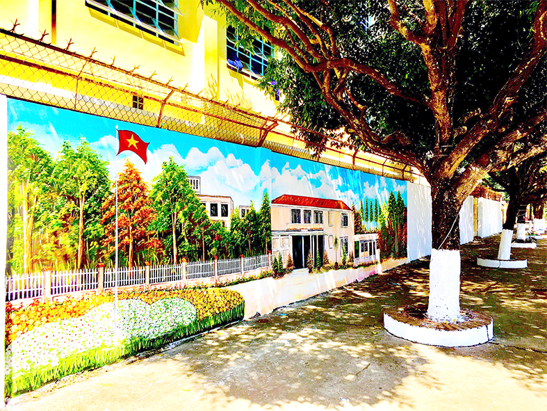 Một góc đường bích họa trên đường Nguyễn Văn Cừ (TP.Long Khánh) (Ảnh: Hoàng Long)