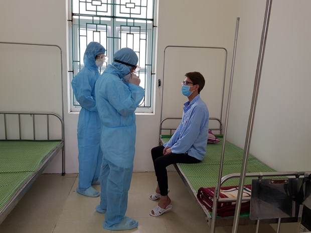 A Vietnamese student returning from the Republic of Korea is quarantined at the medical centre of An Thi district, Hung Yen province (Photo: VNA)