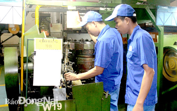 Sản xuất ốc vít tại Công ty TNHH công nghiệp Kiến Đạt ở Khu công nghiệp Agtex Long Bình (TP.Biên Hòa). Ảnh: P.Tùng