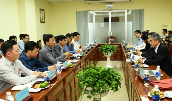 Phó chủ tịch UBND tỉnh Trần Văn Vĩnh làm việc với đoàn công tác của FedEx Express 