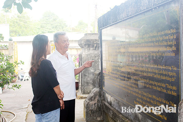 Ông Nguyễn Đức Thùy - người có hơn 20 năm trông coi khu mộ danh nhân văn hóa Trịnh Hoài Đức. Ảnh: L.Na