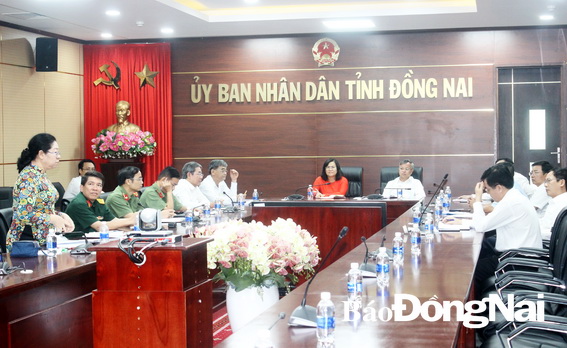 Giám đốc Sở GD-ĐT Huỳnh Lệ Giang báo cáo tình hình học sinh đi học trở lại sau đợt nghỉ kéo dài.