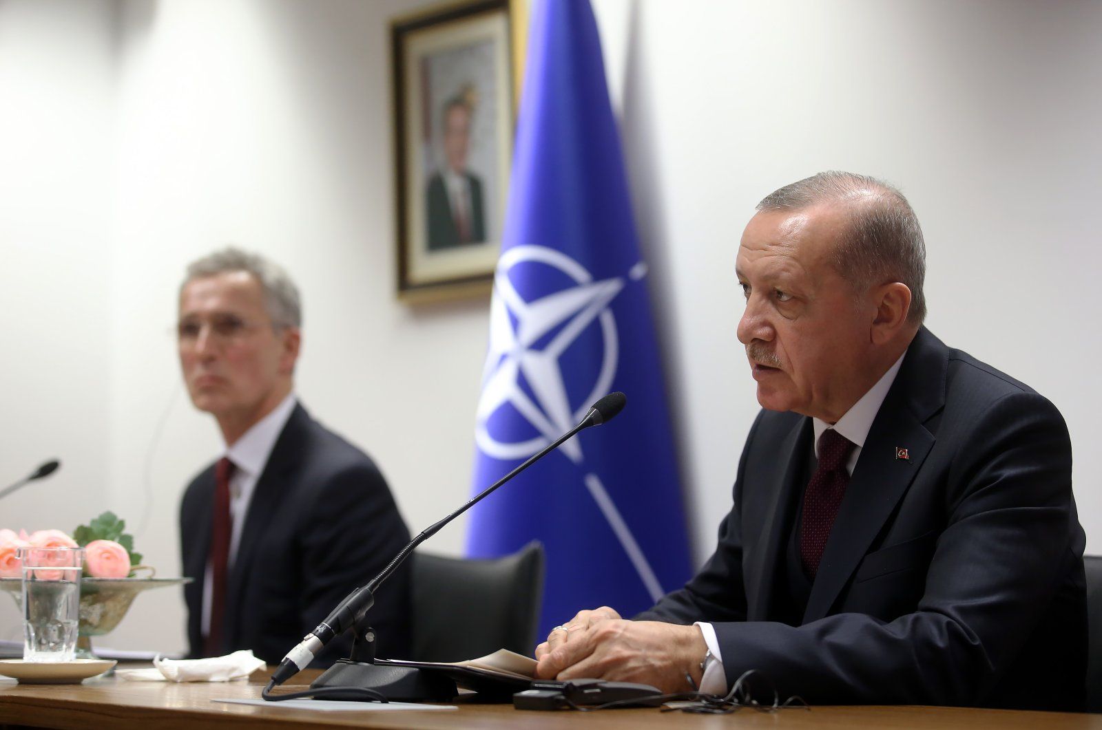 Tổng thống Thổ Nhĩ Kỳ Recep Tayyip Erdogan và Tổng thư ký NATO Jens Stoltenberg trong cuộc họp báo chung tại Brussels, ngày 9-3