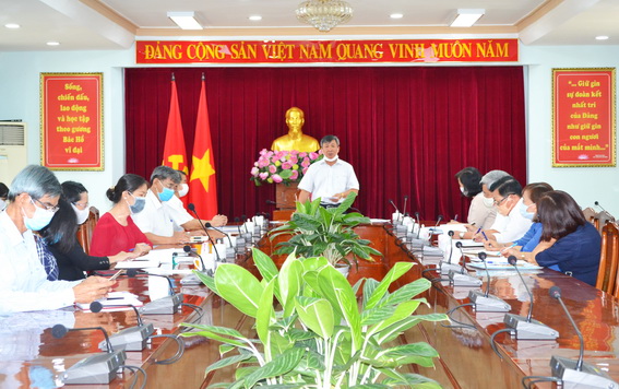 Phó bí thư thường trực Tỉnh ủy Hồ Thanh Sơn phát biểu tại buổi làm việc.