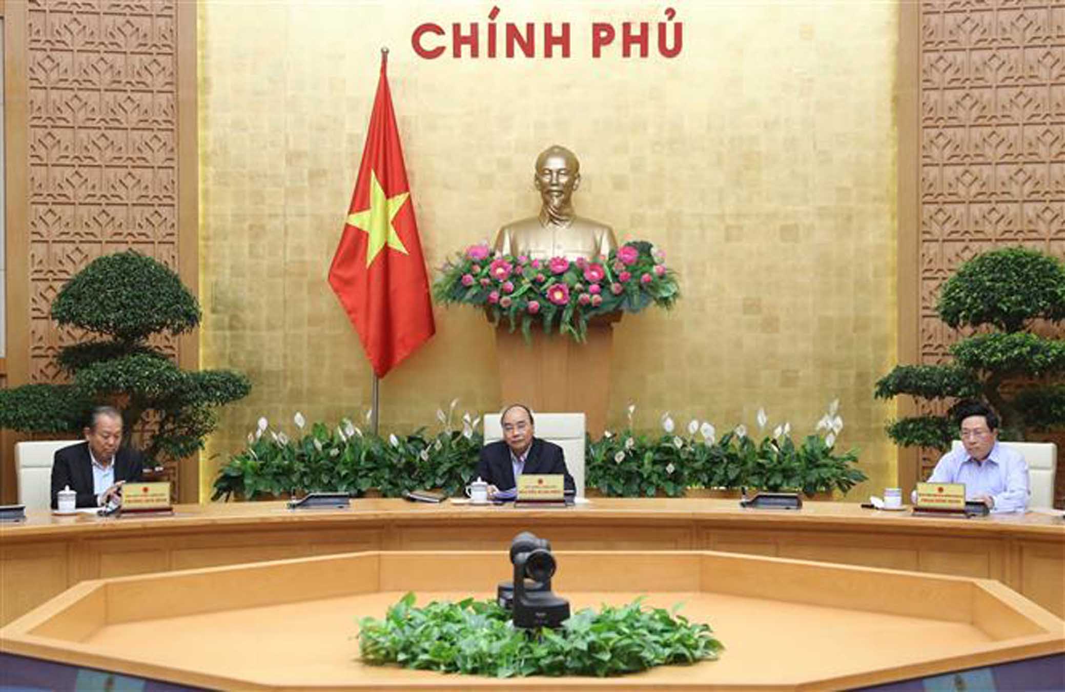 Thủ tướng Nguyễn Xuân Phúc chủ trì họp Thường trực Chính phủ với Ban Chỉ đạo quốc gia phòng, chống dịch Covid-19