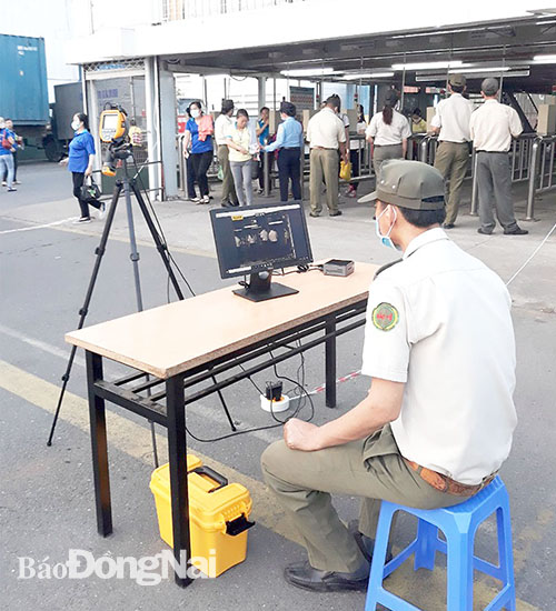 Máy camera kiểm soát thân nhiệt được trang bị tại Công ty CP Taekwang Vina (Khu công nghiệp Biên Hòa 2)