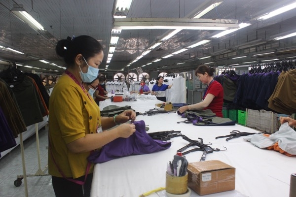 Sản xuất hàng dệt may xuất khẩu tại Công ty CP Tổng công ty may Đồng Nai ở Khu công nghiệp Biên Hòa 1 (TP.Biên Hòa).