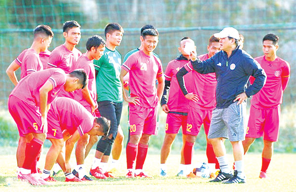 Nhiều đội bóng đang chờ được phép tập luyện để chuẩn bị cho sự trở lại của bóng đá Việt Nam