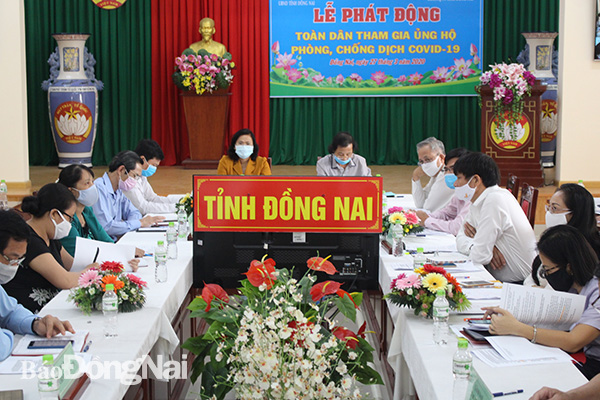 Phó chủ tịch UBND tỉnh Nguyễn Hòa Hiệp và Phó chủ tịch Ủy ban MTTQ Việt Nam tỉnh Bùi Quang Huy chủ trì điểm cầu Đồng Nai