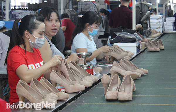Sản xuất giày dép là ngành vẫn giữ mức tăng trưởng cao trong 4 tháng năm 2020.