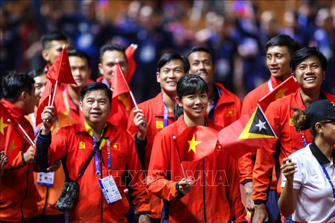 Đoàn thể thao Việt Nam diễu hành trong lễ bế mạc SEA Games 30. Ảnh: TTXVN