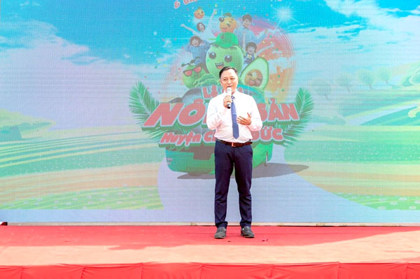 Anh Bùi Văn Thắng, Giám đốc Công ty TNHH 3T Plus - Green Farm chia sẻ thông tin tại một sự kiện nông nghiệp
