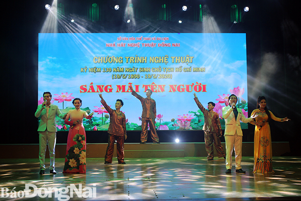  Liên khúc ca cổ do tập thể Nhà hát Nghệ thuật Đồng Nai biểu diễn