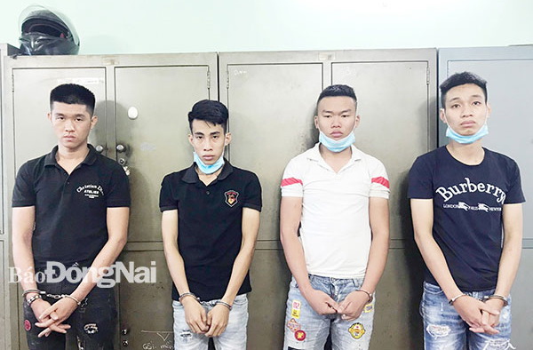Các đối tượng trong đường dây chuyên cung cấp thuốc lắc ở TP.Biên Hòa bị công an bắt giữ. 