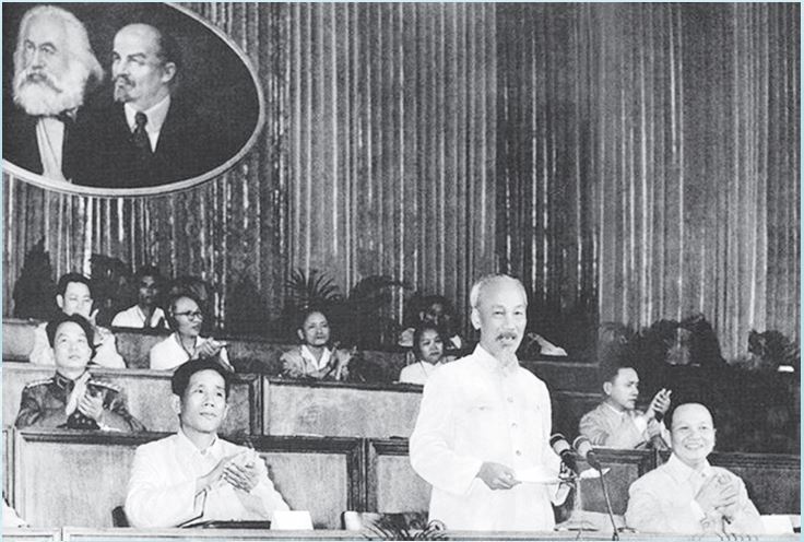Chủ tịch Hồ Chí Minh đọc diễn văn khai mạc Đại hội đại biểu toàn quốc Đảng Lao động Việt Nam lần thứ III, ngày 5-9-1960 tại Hà Nội. Ảnh tư liệu