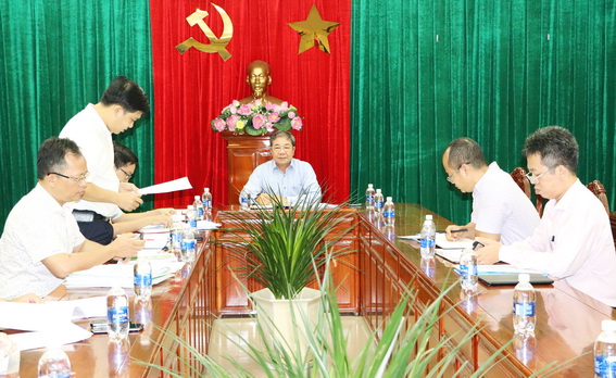    Phó chủ tịch UBND tỉnh Nguyễn Quốc Hùng chủ trì buổi làm việc