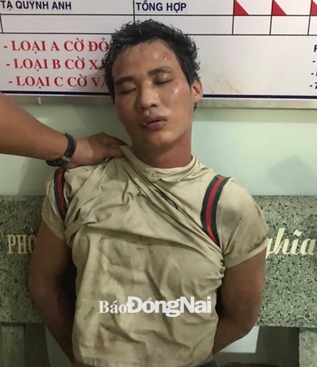 Nguyễn Văn Hùng bị khống chế bắt giữ sau khi khống chế các nạn nhân.