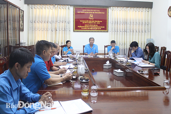 Toàn cảnh buổi làm việc của đoàn khảo sát của Tổng LĐLĐ Việt Nam và LĐLĐ tỉnh.