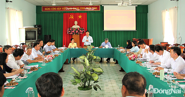 Phó chủ tịch Ủy ban MTTQ Việt Nam tỉnh Vũ Đình Trung phát biểu tại buổi làm việc với Ủy Ban MTTQ Việt Nam H.Trảng Bom về thực hiện Quyết định 15