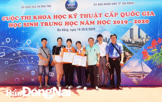 Nhóm học sinh Đồng Nai đoạt giải nhất tại cuộc thi khoa học kỹ thuật học sinh trung học toàn quốc (Ảnh: Thanh Tâm)