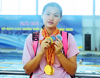 VĐV Lê Thu Thủy đã xuất sắc đoạt 5 HCV ở môn bơi