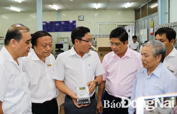 Đoàn công tác liên ngành kiểm tra chất lượng công tơ điện tại Đồng Nai