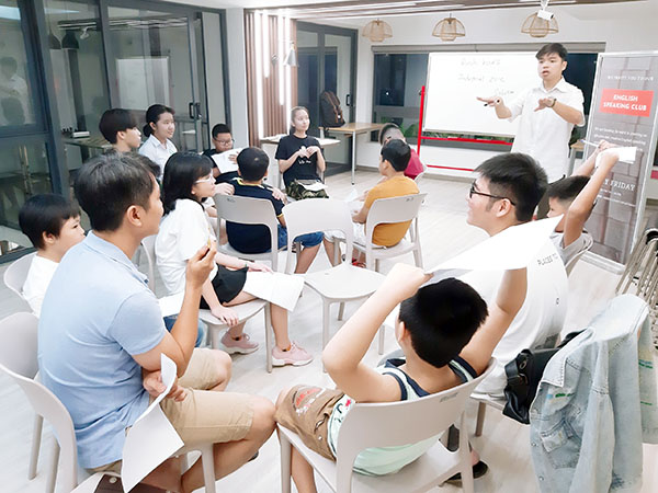 Thanh thiếu nhi ở Biên Hòa tham gia lớp học tiếng Anh tại Twins Corner vào thứ bảy, chủ nhật hằng tuần. Ảnh: L.Na