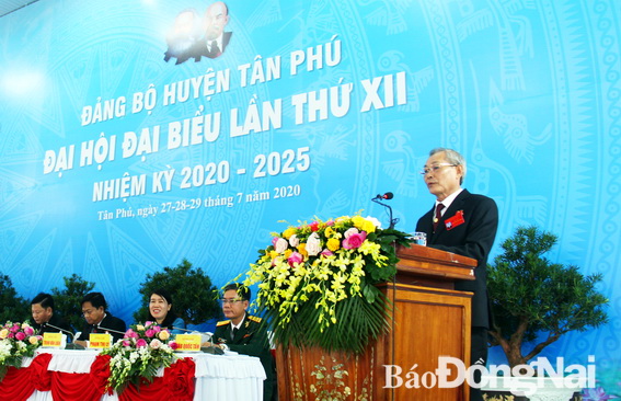 Đồng chí Nguyễn Trung Thành, Bí thư Huyện ủy Tân Phú phát biểu khai mạc đại hội