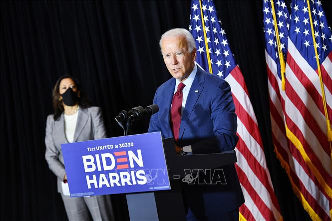  Cựu Phó Tổng thống Mỹ Joe Biden (phải) và Thượng nghị sĩ Kamala Harris (trái) tại cuộc họp báo ở Wilmington, bang Delaware ngày 13/8/2020. Ảnh: AFP/TTXVN