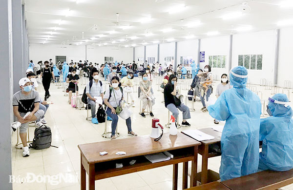Tiếp nhận 308 công dân từ Hàn Quốc trở về cách ly tại Trường trung cấp Cảnh sát nhân dân VI. Ảnh: H.Dung