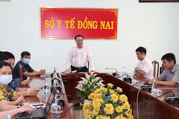 Giám đốc Sở Y tế Phan Huy Anh Vũ báo cáo tình hình phòng chống dịch bệnh tại Đồng Nai.