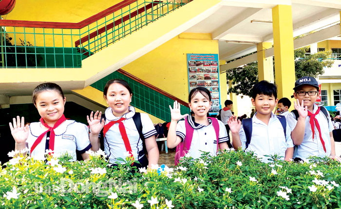 Học sinh Trường tiểu học Bình Đa (P.Bình Đa, TP.Biên Hòa) háo hức chào đón năm học mới 2020-2021. Ảnh: C.Nghĩa