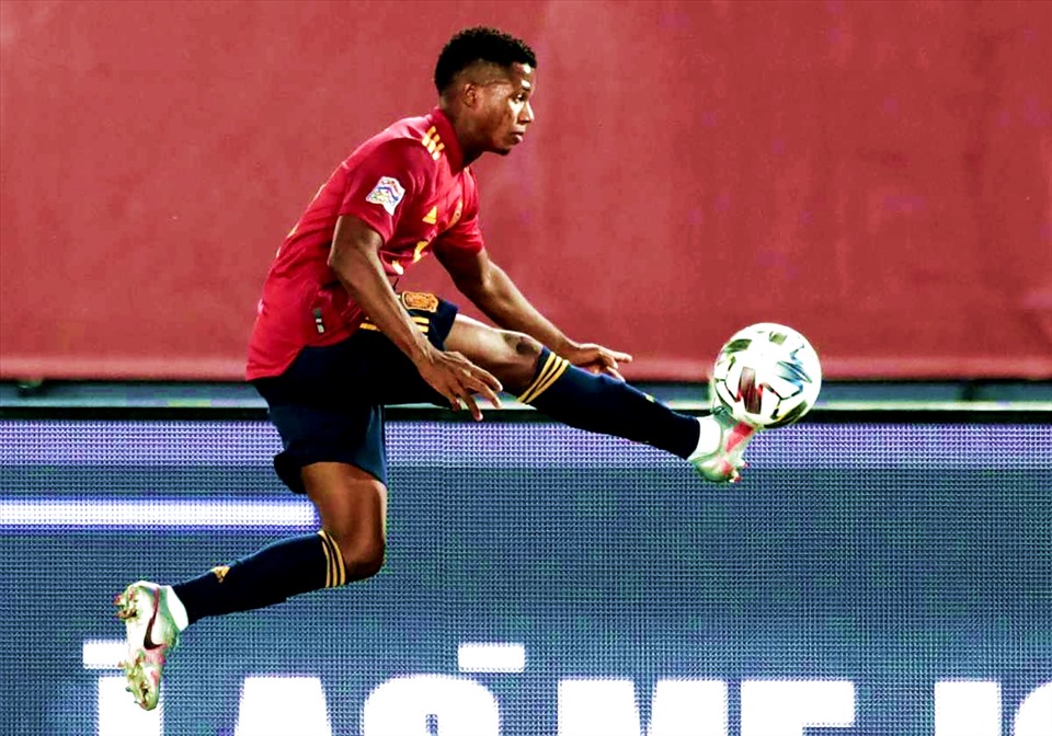 Ansu Fati tung hoành sức trẻ khi khoác áo đội tuyển Tây Ban Nha Ảnh: Getty
