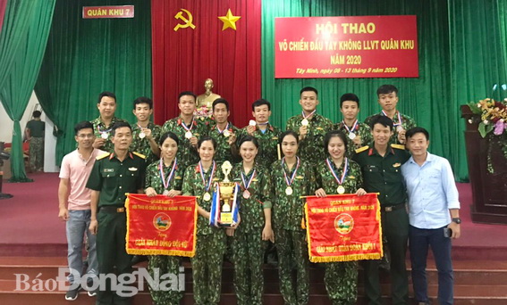 Đoàn LLVT Đồng Nai nhận giải nhất đồng đội nữ và nhất toàn đoàn