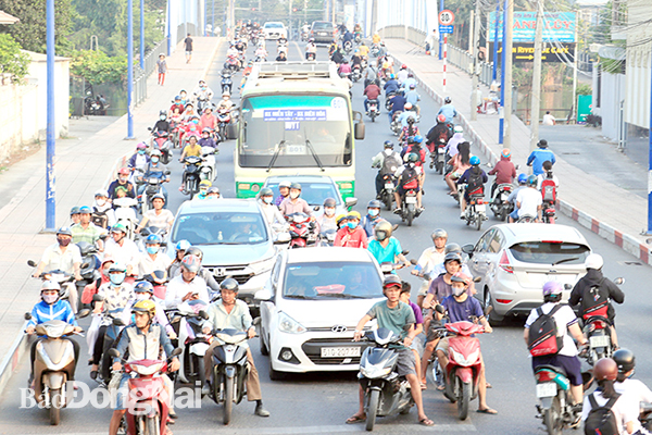 Tỉnh đang gấp rút triển khai dự án Đường trục trung tâm TP.Biên Hòa vì nhiều tuyến đường đã kẹt xe. Ảnh: H. Giang