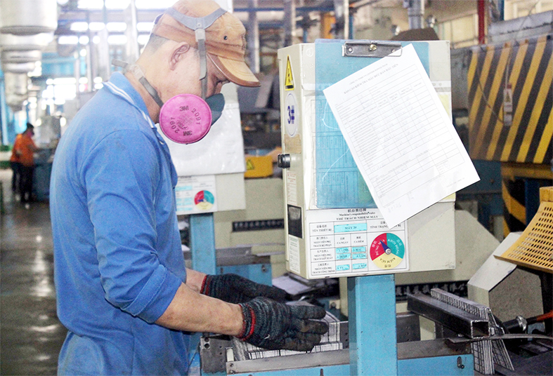 Sản xuất các loại pin để xuất khẩu tại Công ty TNHH Việt Nam Center Power Tech ở Khu công nghiệp Nhơn Trạch 2. Ảnh: K.Minh