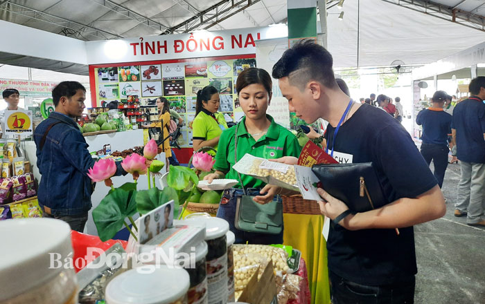 Gian hàng sản phẩm Đồng Nai tham gia hội chợ kết nối cung cầu