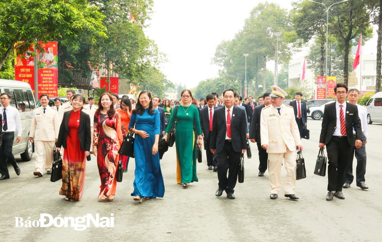 Các đại biểu dự phiên trù bị Đại hội đại biểu Đảng bộ tỉnh lần thứ XI, ngày 14-10 (ảnh: Công Nghĩa)