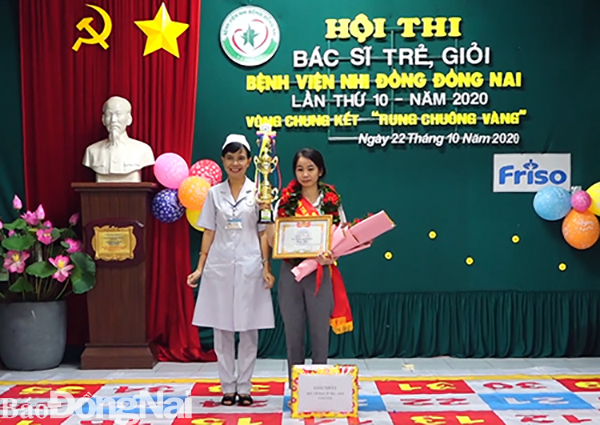 Nữ bác sĩ trẻ Bùi Thị Phương Thảo, Khoa Phẫu thuật - gây mê - hồi sức đã đạt giải nhất