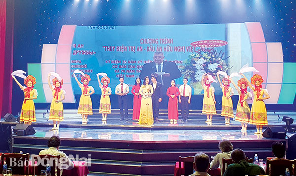 Tiết mục biểu diễn của Hội Hữu nghị Việt Nam - Nga