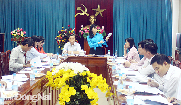  Phó trưởng ban Văn hóa – xã hội Huỳnh Ngọc Kim Mai phát biểu tại cuộc họp
