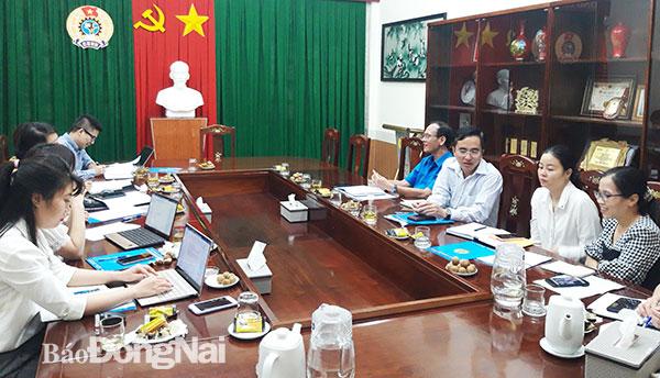 Quang cảnh buổi làm việc của Tổng LĐLĐ Việt Nam với LĐLĐ tỉnh