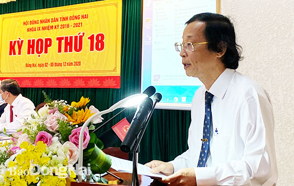 Ông Bùi Quang Huy, Phó chủ tịch Thường trực Uỷ ban MTTQ tỉnh phát biểu tại kỳ họp sáng 2-12. Ảnh: Công Nghĩa
