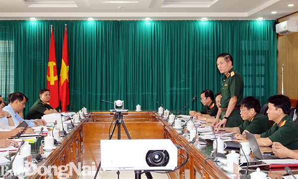 Thiếu tướng Nguyễn Hoàng Nhiên phát biểu tại hội nghị