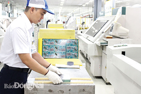 Sản xuất ở Công ty TNHH Máy tính Fujitsu Việt Nam (Nhật Bản) ở Khu công nghiệp Biên Hòa 2